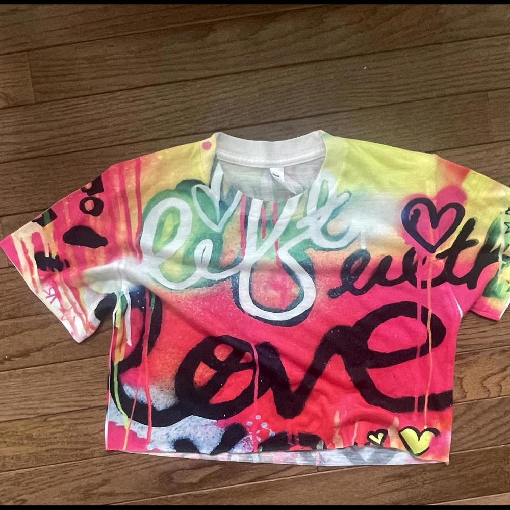 Short sleeve graffiti crop top xs - Picture 2 of 2
